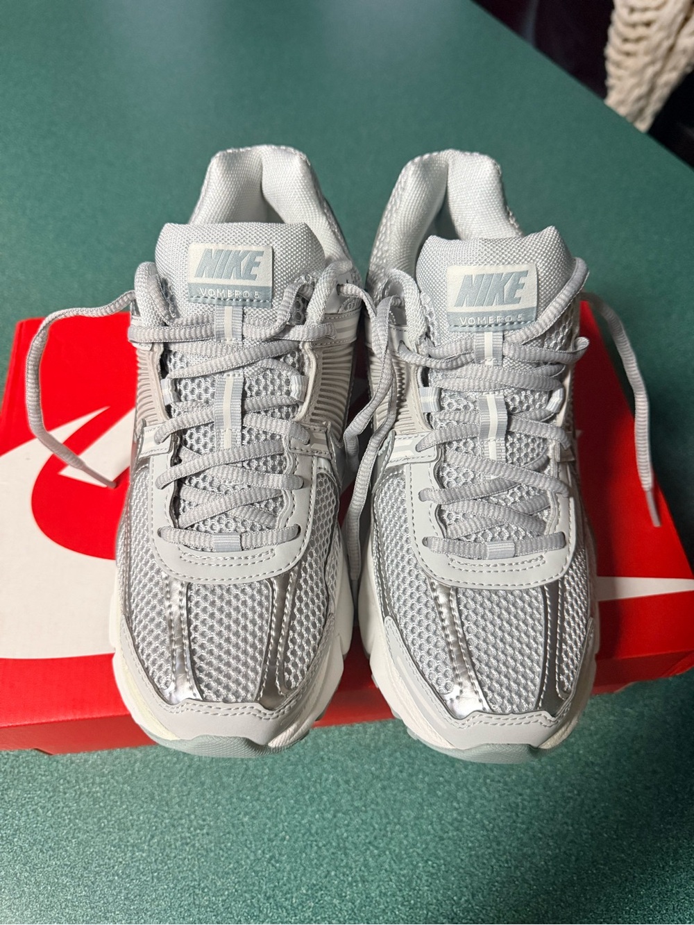 Nike Zoom Vomero 5 Sneakers